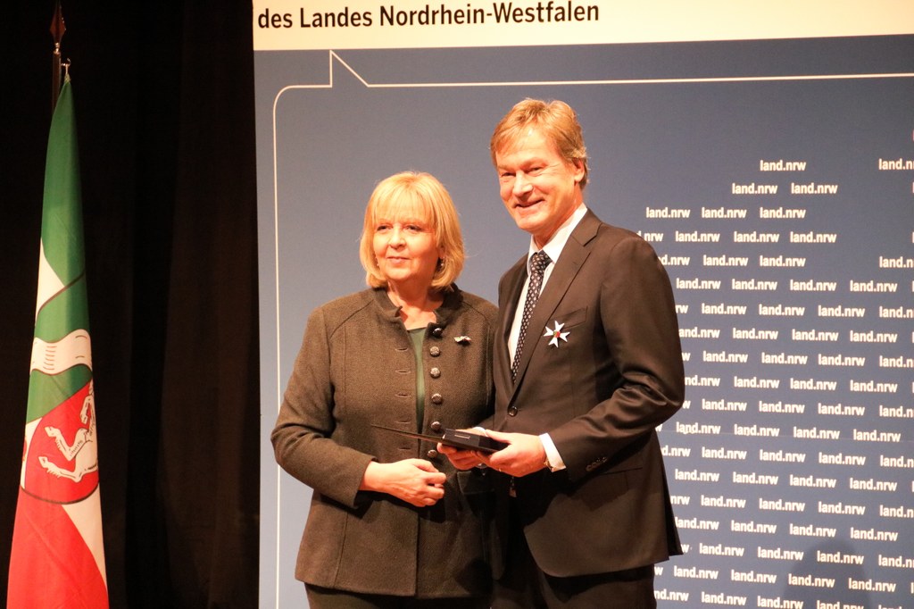 Prof. Dr. Gerhard Heusch wurde von Ministerpräsidentin Hannelore Kraft mit dem Verdienstorden des Landes Nordrhein-Westfalen ausgezeichnet