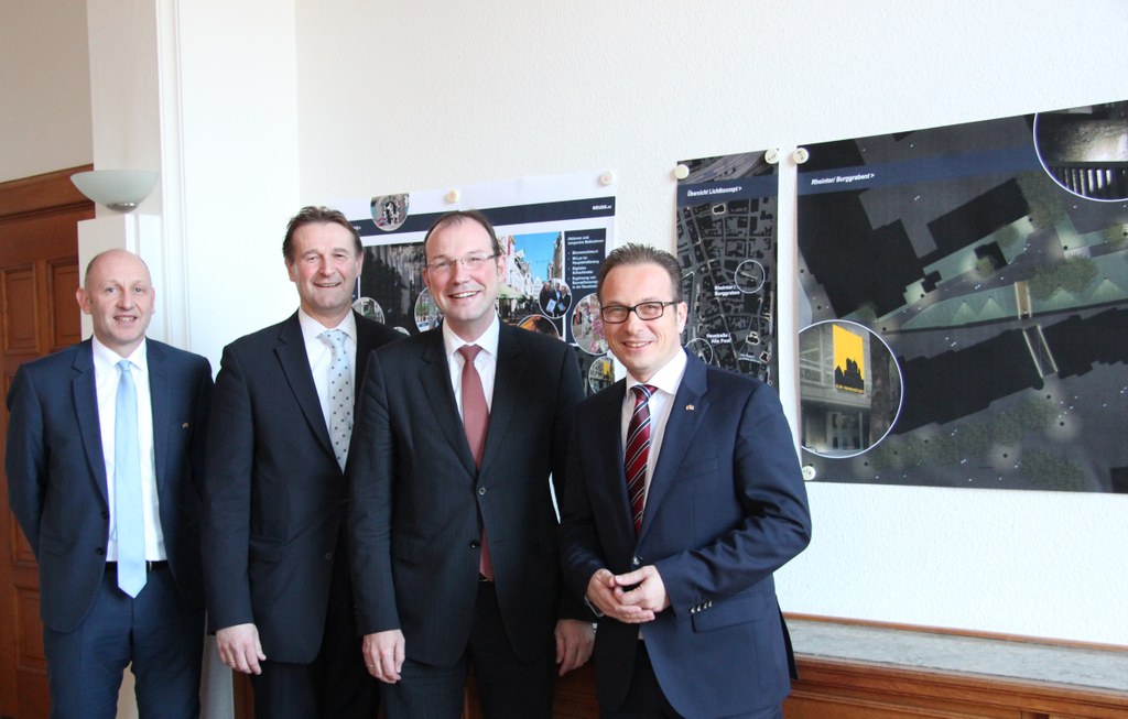 Bürgermeister Reiner Breuer, Planungsdezernent Christoph Hölters, Christoph Napp-Saarbourg, Vorstandsvorsitzender von ZIN,  und Jürgen Sturm, Leiter von Neuss Marketing.