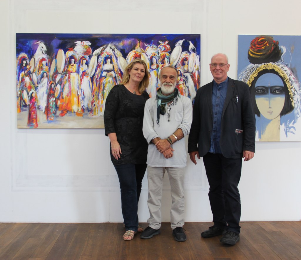 Künstler Waleed Ibrahim zusammen mit Kulturamtsleiter Harald Müller (rechts) und Künstlerin Beate Krempe. 