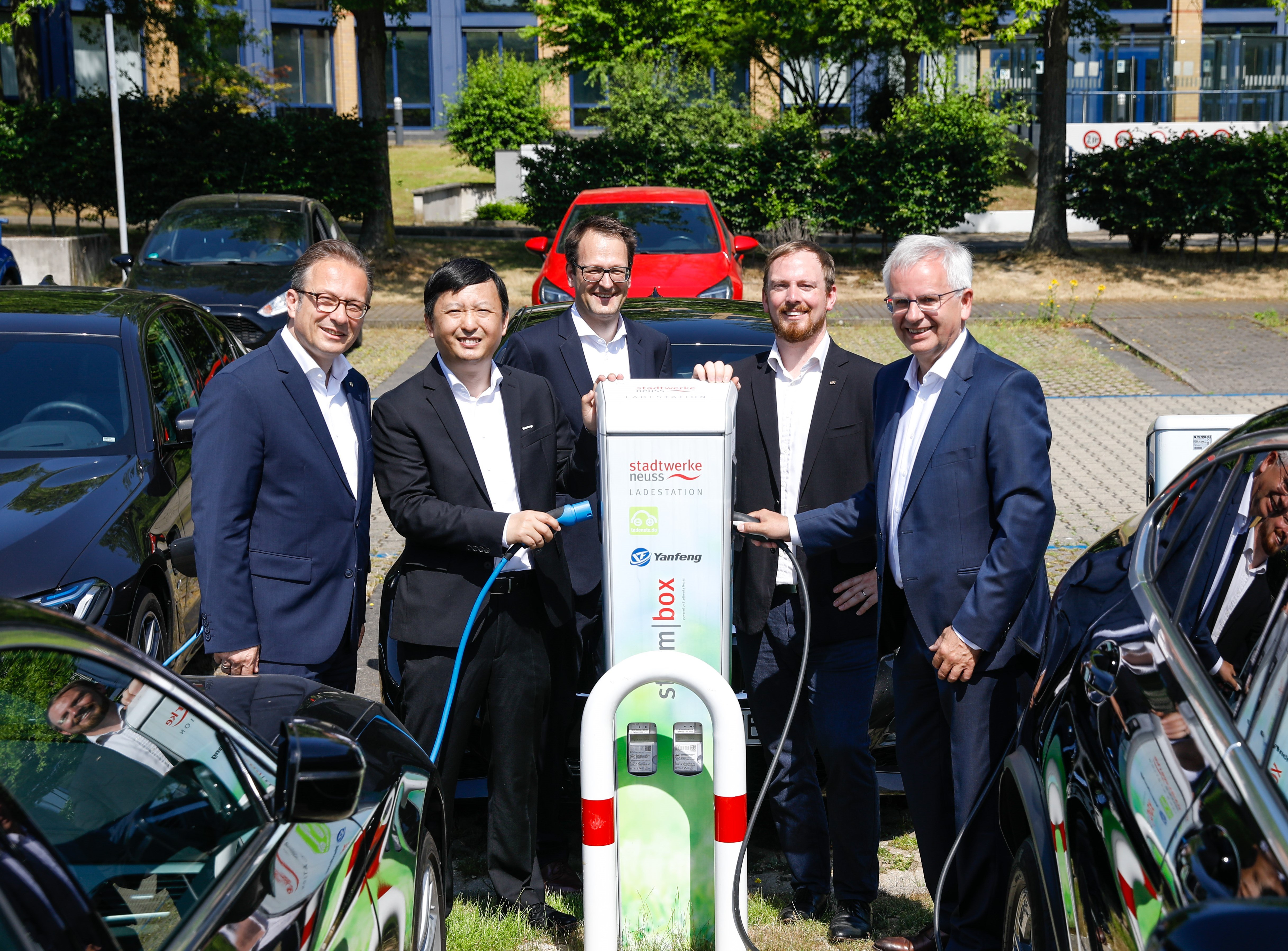 Größter E-Ladepark eröffnet Größter E-Ladepark eröffnet