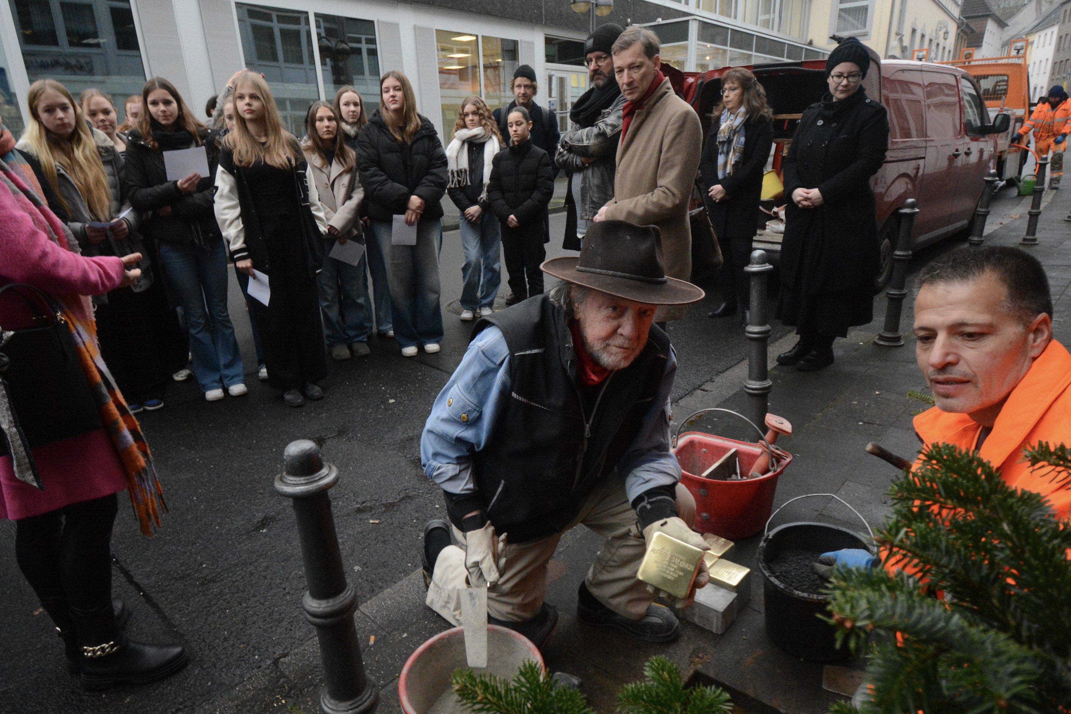 Weitere „Stolpersteine“ in Neuss verlegt Weitere „Stolpersteine“ in Neuss verlegt