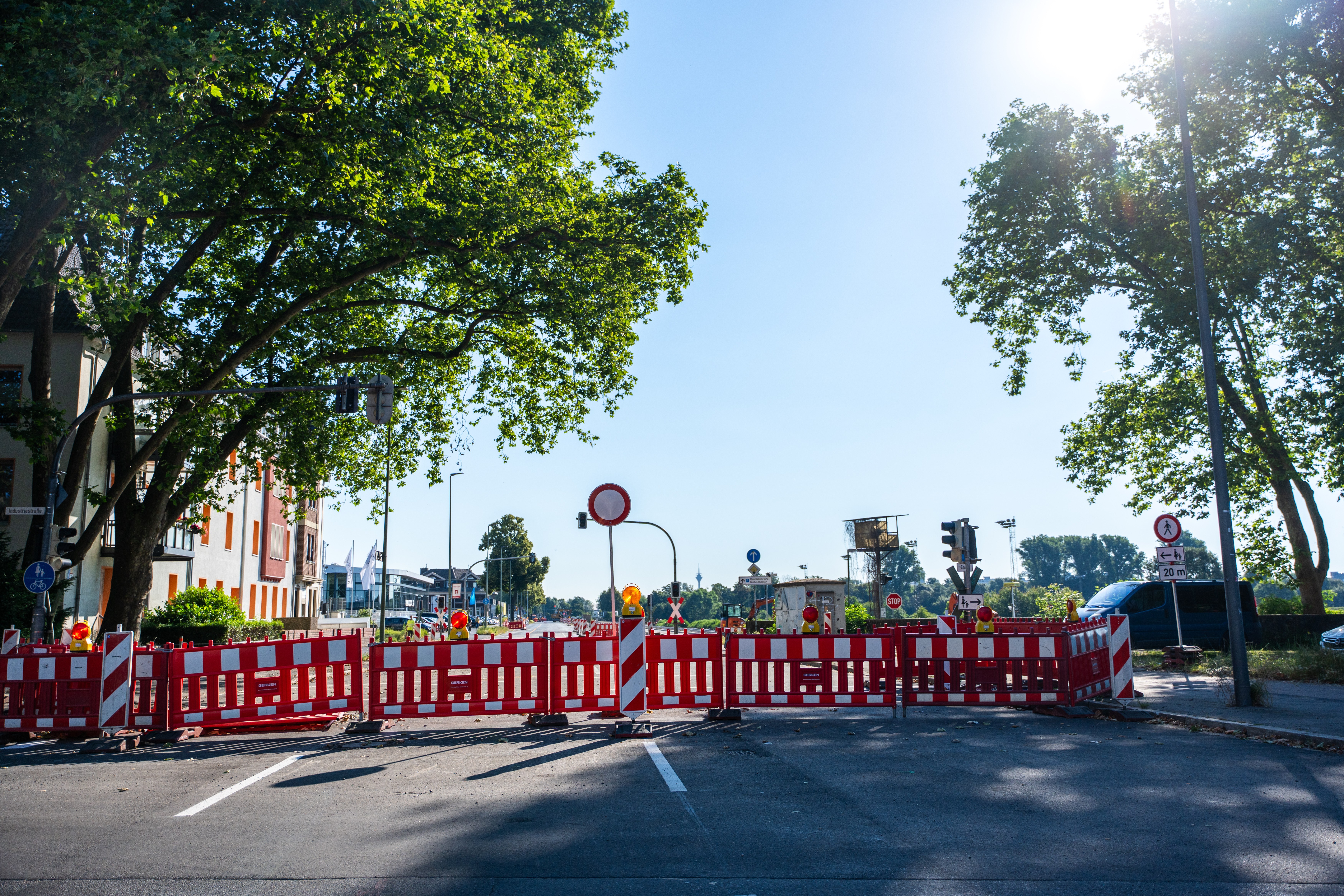 Kanalbauarbeiten auf der „Hammer Landstraße“ vorzeitig abgeschlossen Kanalbauarbeiten auf der „Hammer Landstraße“ vorzeitig abgeschlossen