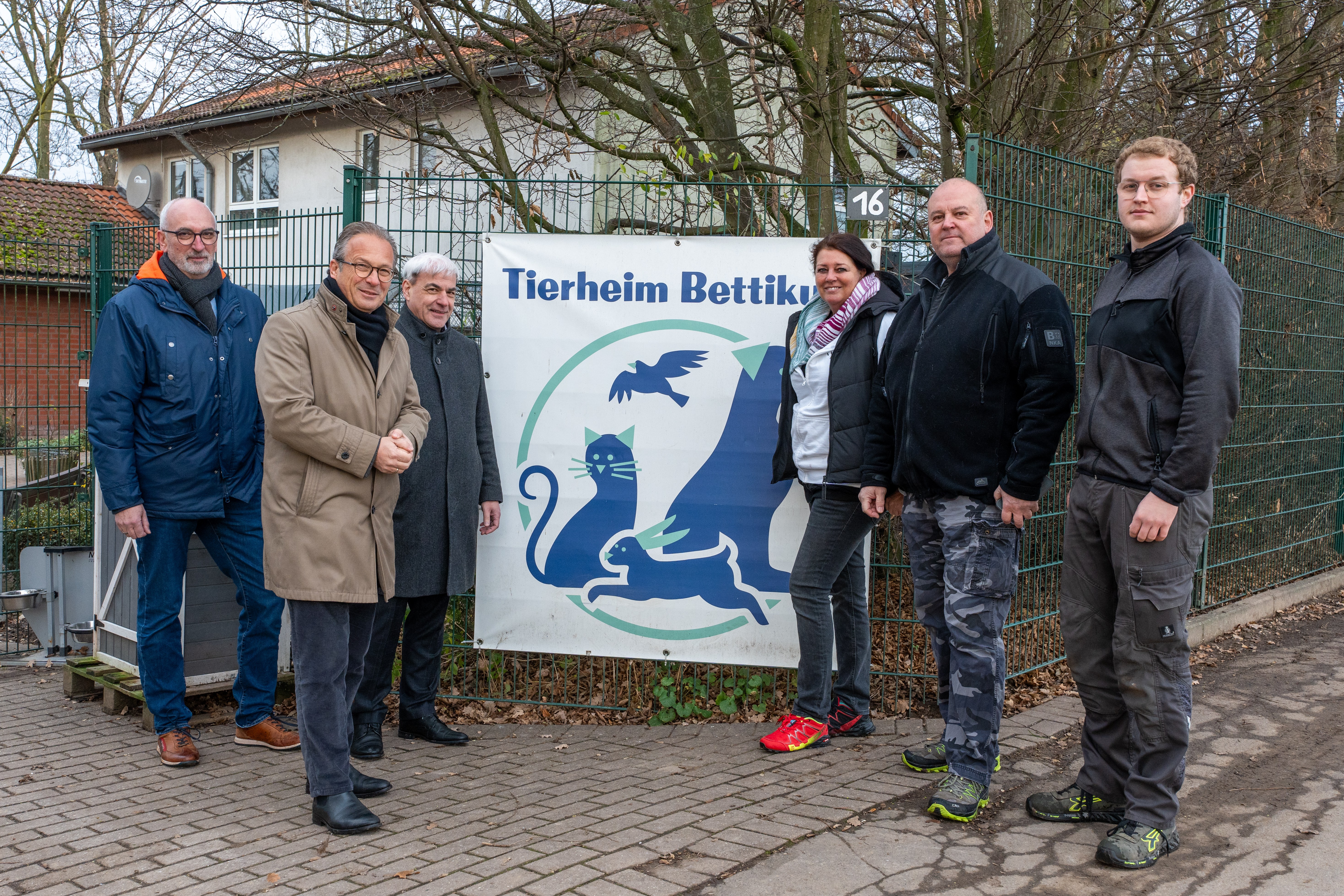 Bürgermeister Reiner Breuer besucht Tierheim Bettikum und sagt Unterstützung zu