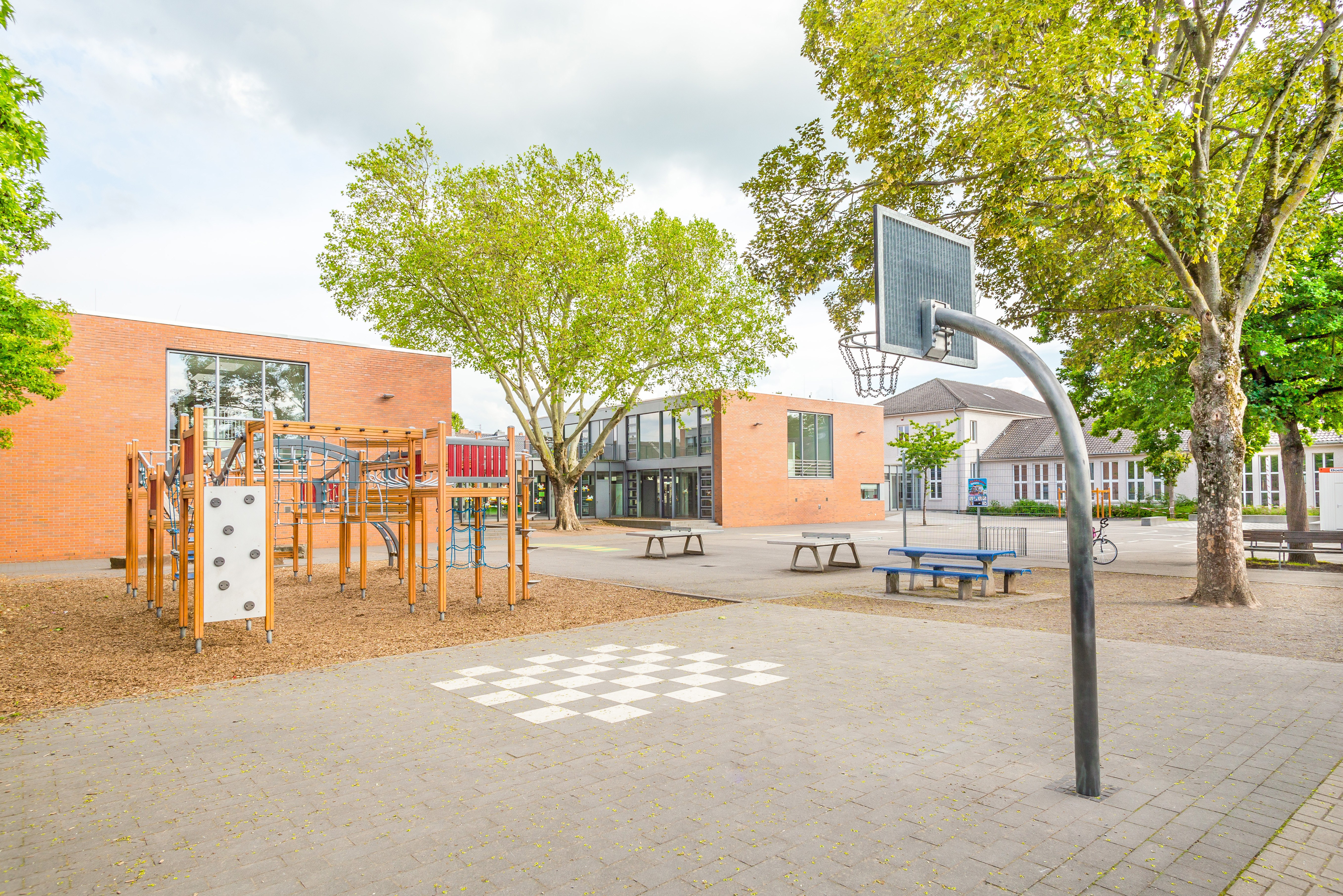 Stadt Neuss sichert Rechtsanspruch auf OGS-Plätze – Ausbau an Schulen gestartet