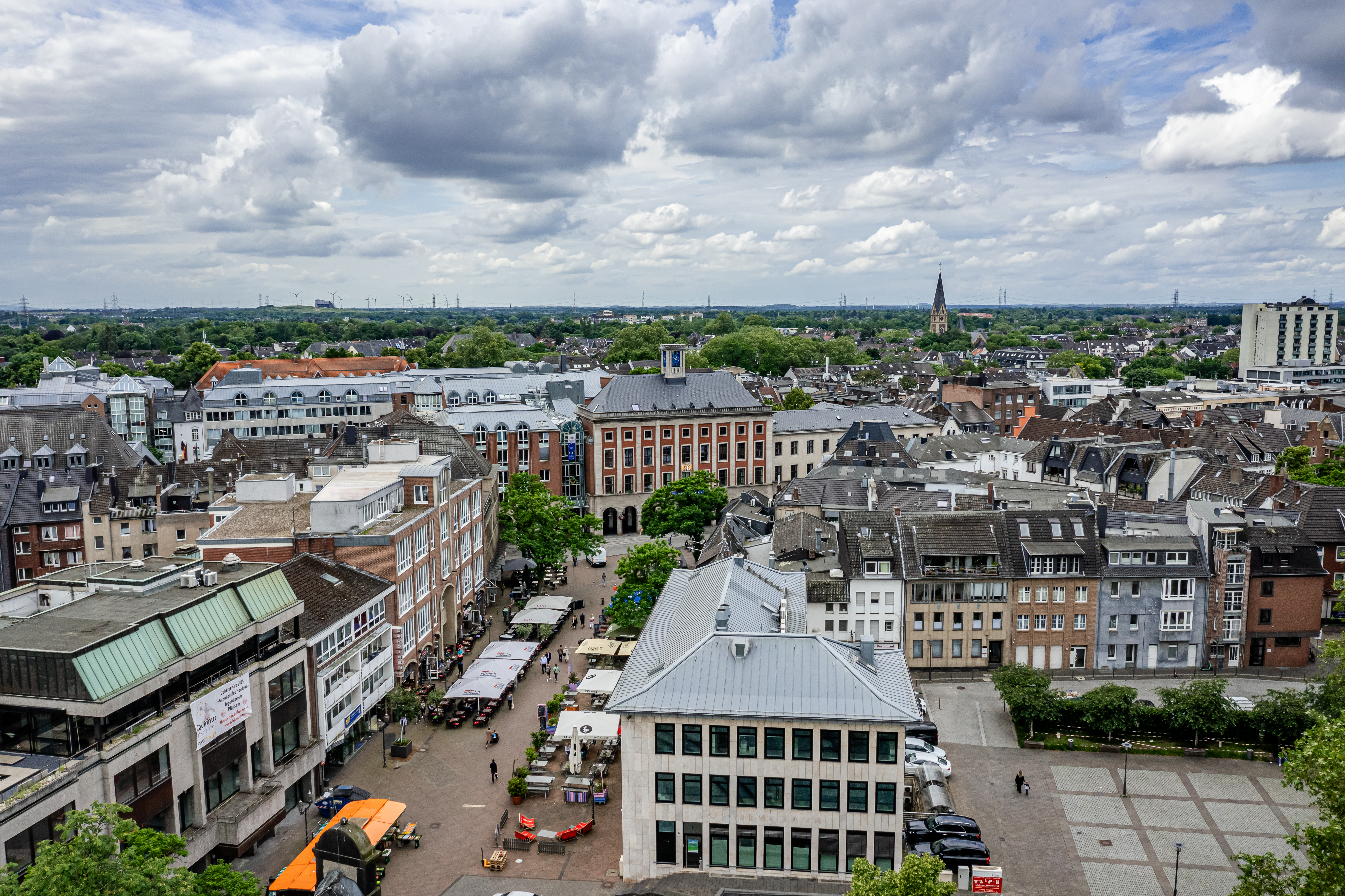 CF-FOTO-1007 Luftaufnahme vom Freithof und Markt mit dem Rathaus im Hintergrund