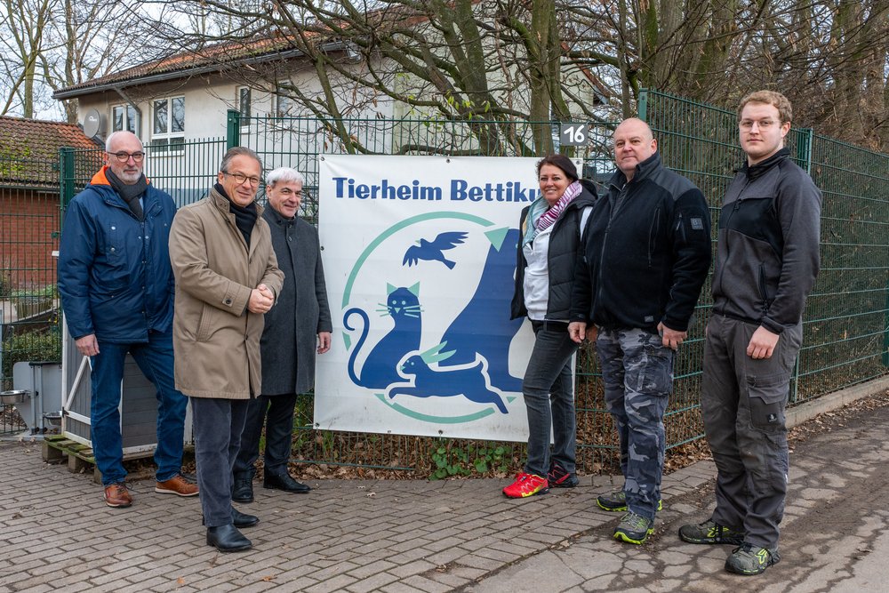 Bürgermeister Reiner Breuer besucht Tierheim Bettikum und sagt Unterstützung zu