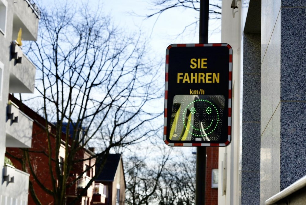 Dialog-Displays im Einsatz auf den Neusser Straßen