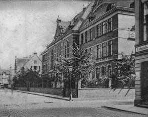 Eine alte Schwarz-Weiß-Aufnahme des Amtsgerichts.