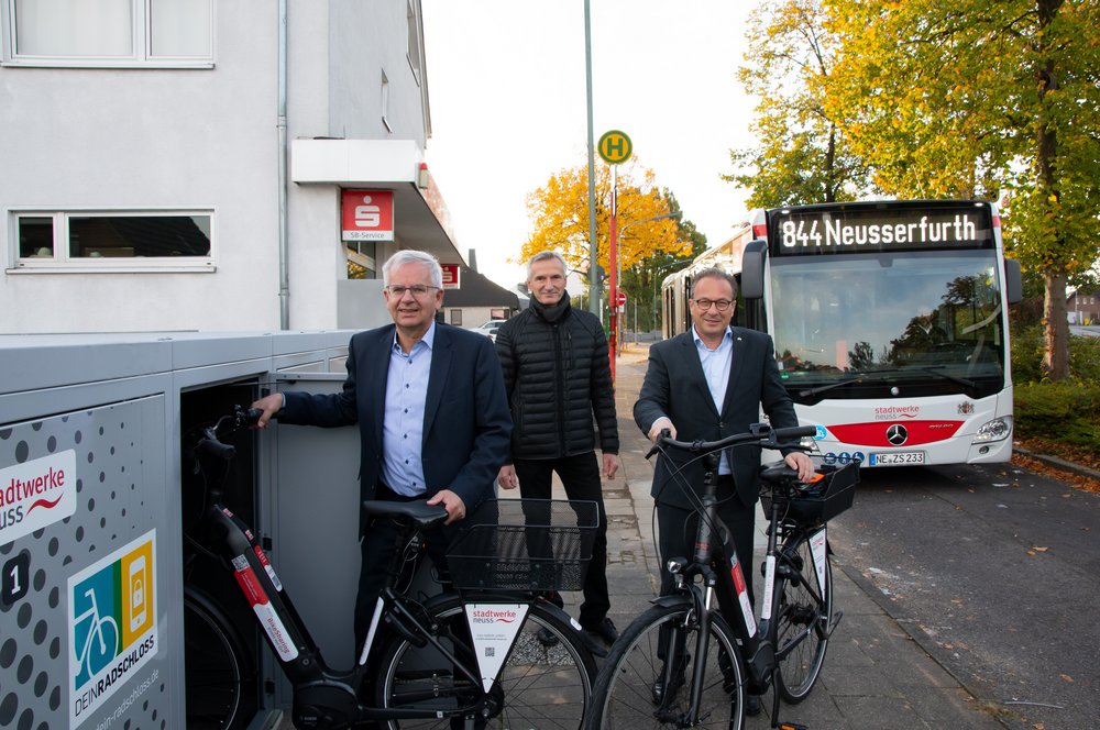 Stadtwerke Neuss installieren erste Fahrradboxen in Hoisten