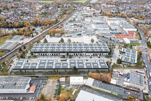 Luftaufnahme des Gebiets mit computergestützter Illustration des Gewerbeparks
