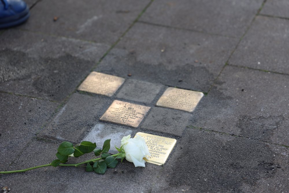 Verlegung Stolpersteine in Neuss 