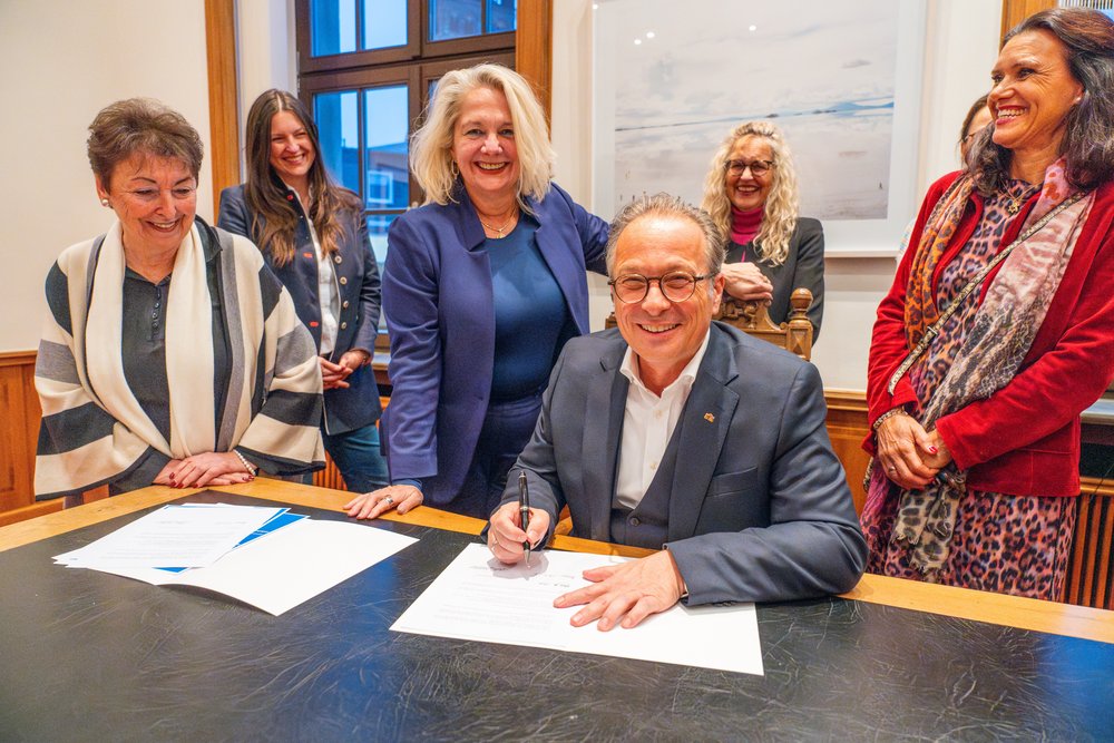 Partnerschaftsvertrag intensiviert die Zusammenarbeit