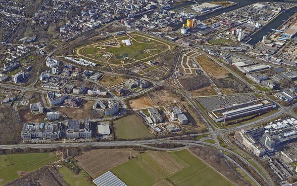 Schrägluftbild des Areals mit Blickrichtung Bürgerpark.