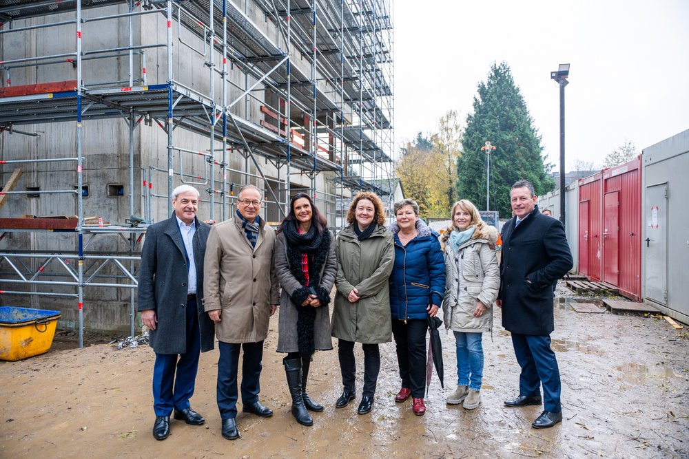 Richtfest für den nachhaltigen Erweiterungsbau der Karl-Kreiner-Schule