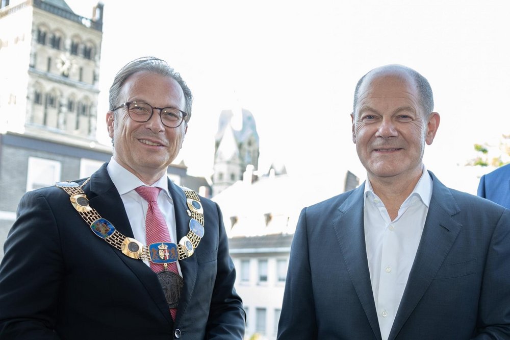 Eintrag ins „Goldene Buch“ der Stadt