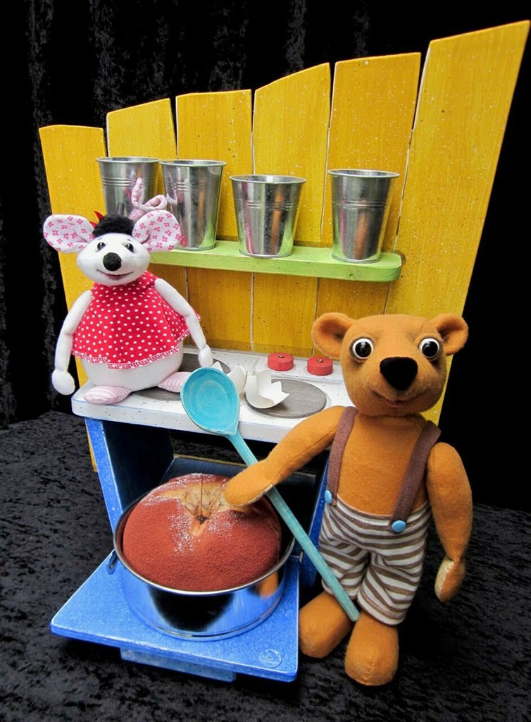 Piccolo Puppentheater: Der keine Bär backt einen Kuchen