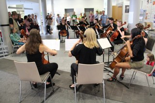 Die Musikschule der Stadt Neuss lädt ein zum Tag der offenen Tür.