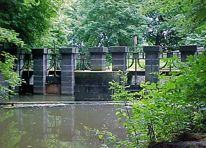 Foto: Schleuse in der Obererft im Selikumer Park