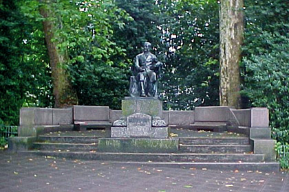 Foto: Schwann-Denkmal