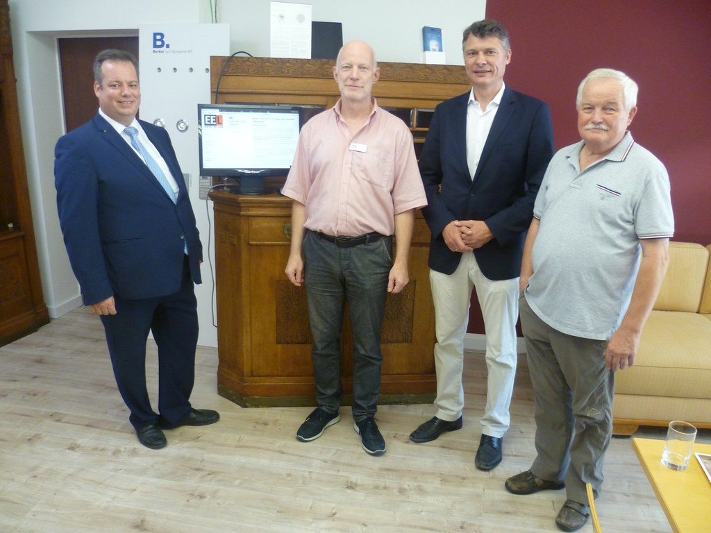 von links: Sebastian Rosen (Stadtverordneter), Michael T. Lieven, Dr. Jörg Geerlings (Landtagsabgeordneter), Max Fischer (Beauftragter für behinderte Menschen)