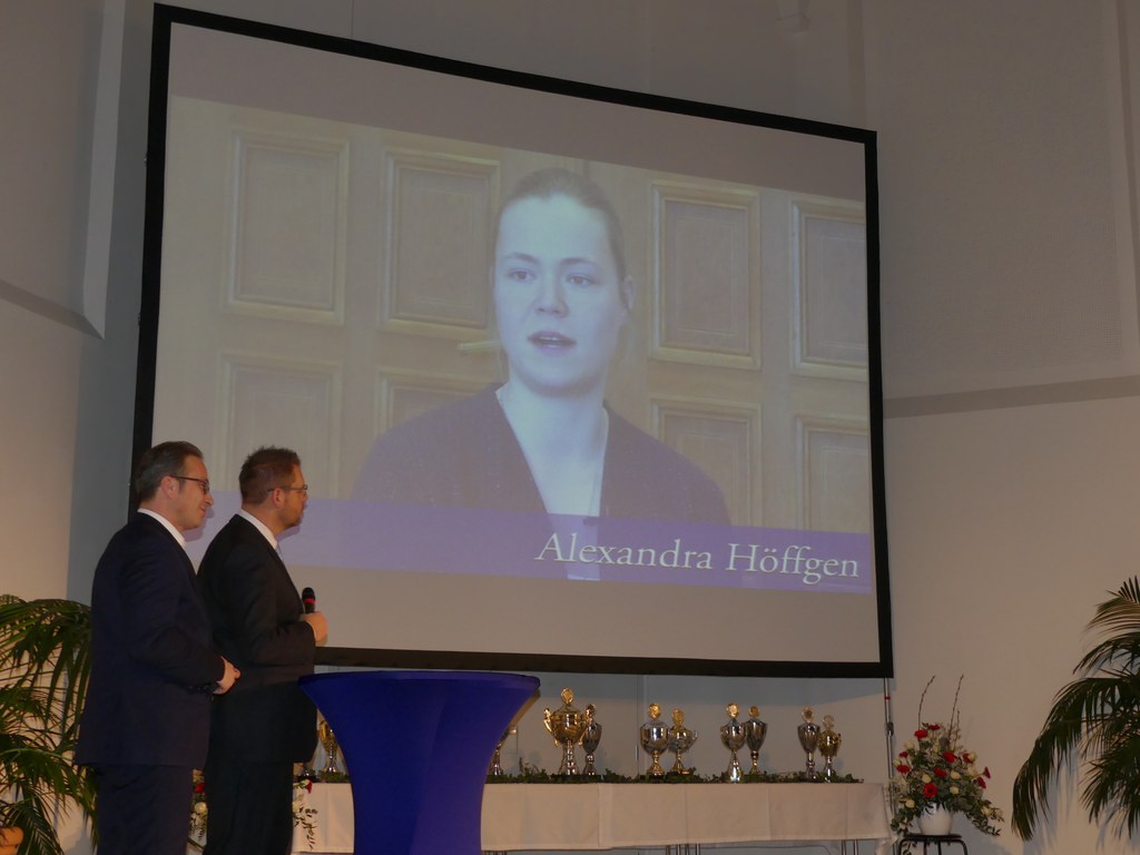 Preisträgerin Alexandra Höffgen, Bürgermeister Reiner Breuer und Marc Pesch