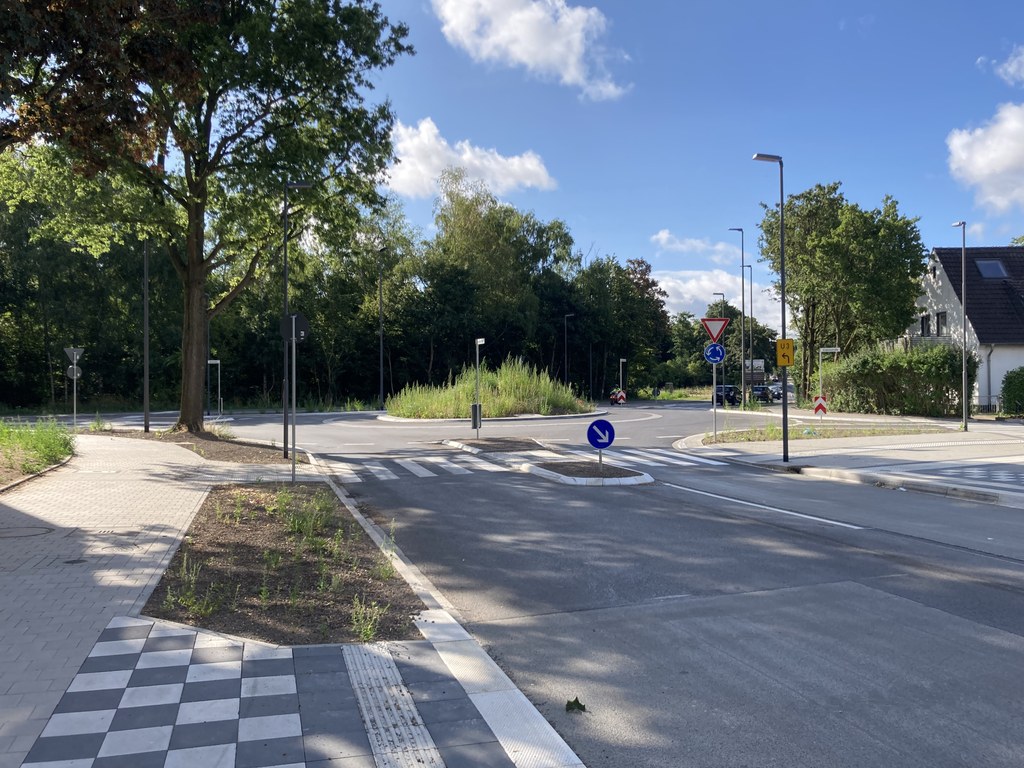 Neuer Kreisverkehr Erprather/Aurinstraße