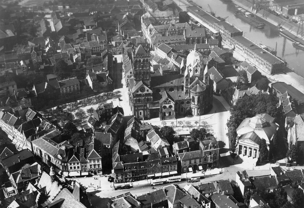 Luftbild vom Quirinusmünster und Umgebung, Juli/August 1931 (LAV NRW R RW 0261 Nr. 1075, Foto: Richard J. Kern Luftbild)