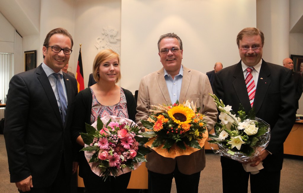 (v.l.) Bürgermeister Reiner Breuer mit den neuen Ratsmitgliedern Jennifer Olpen und Uwe Welsink (beide Bündnis 90/Die Grünen) sowie Harald Adolfs (SPD).