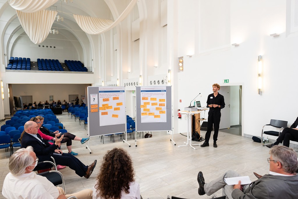 Gereon Schmelter von STADTGUUT moderiert den Workshop.